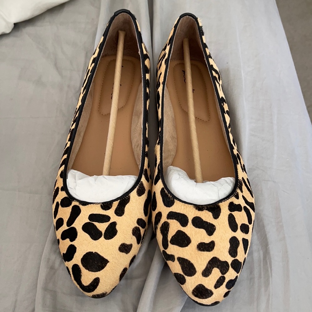 Size 10 Camel colored flats.